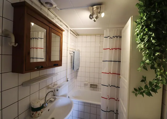 In By Forest & * نوردفايكرهاوْت